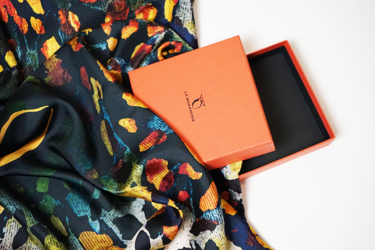 Carré de soie Baïda, Beauté d'antan