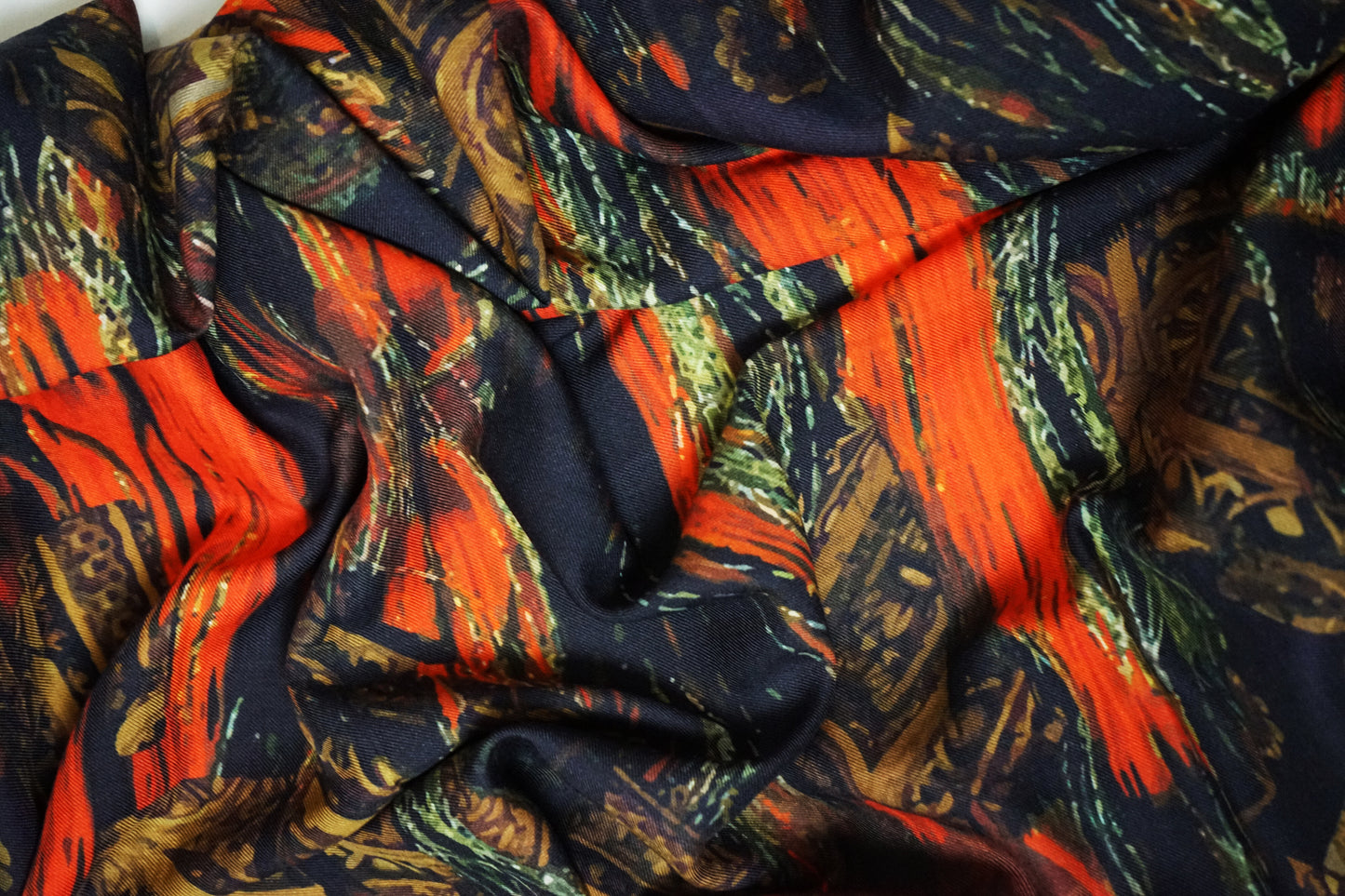 Carré laine et soie Barda, Le Palais Pourpre