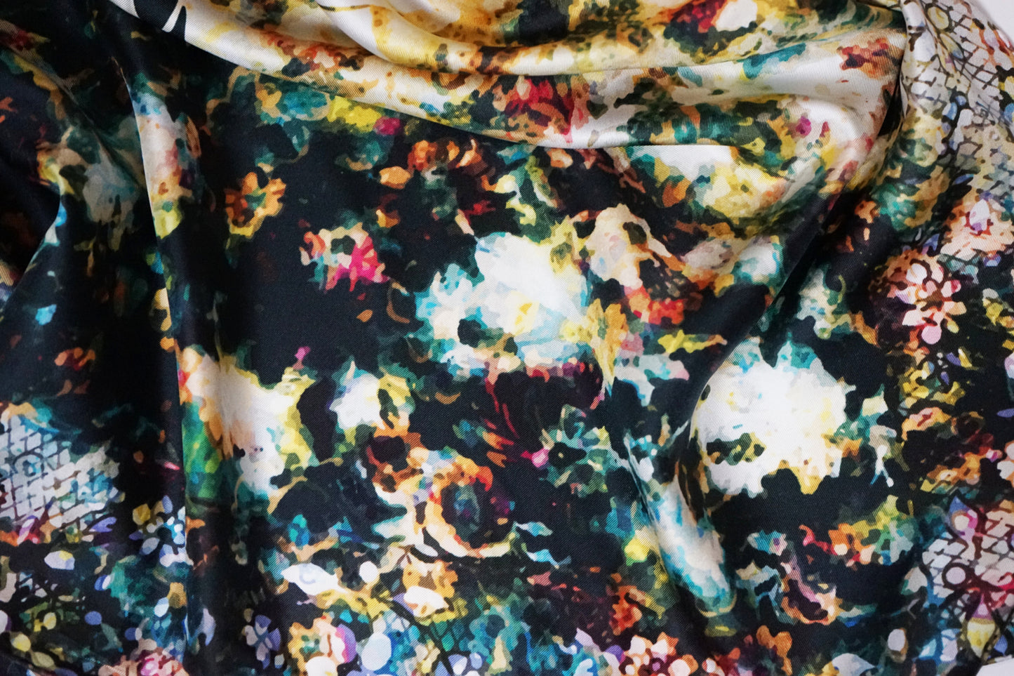 Carré de soie Baçira, Perles Oranaises