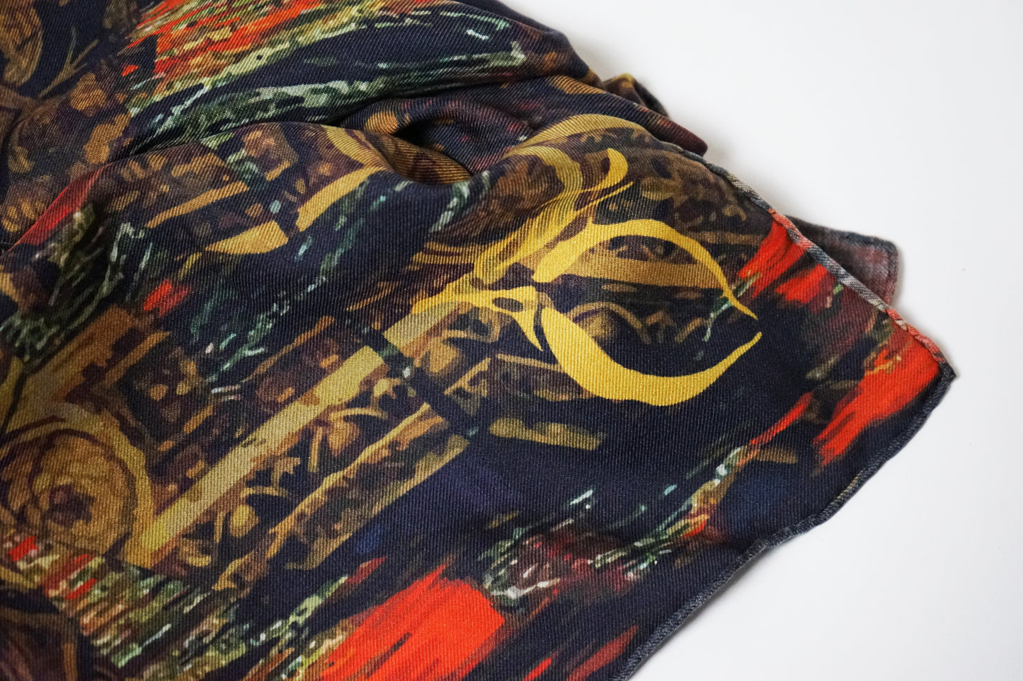 Carré laine et soie Barda, Le Palais Pourpre