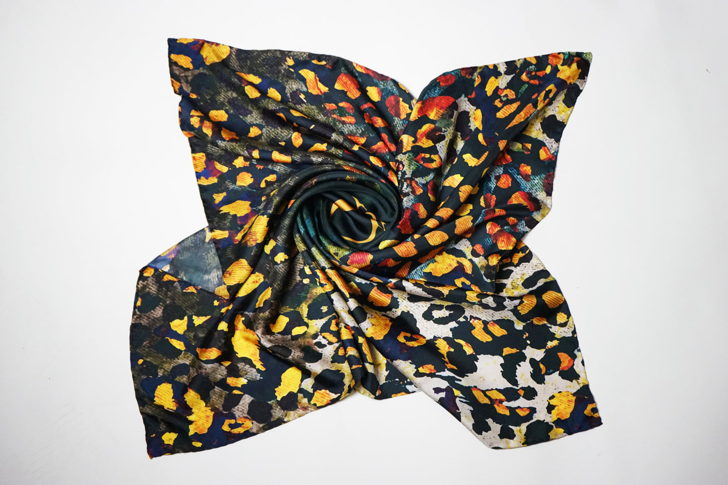 Carré de soie Baïda, Beauté d'antan