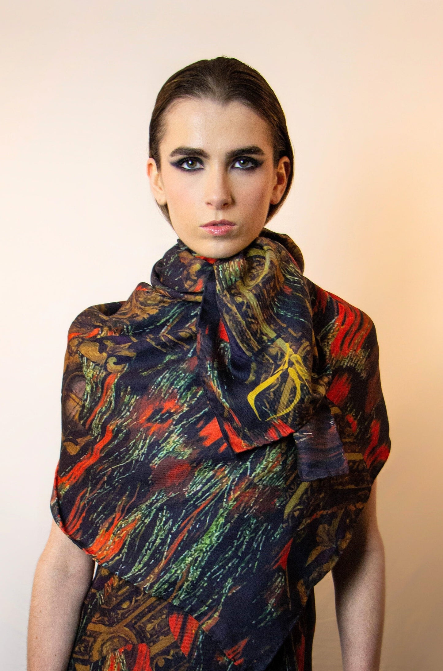 Carré laine et soie Barda, Le Palais Pourpre